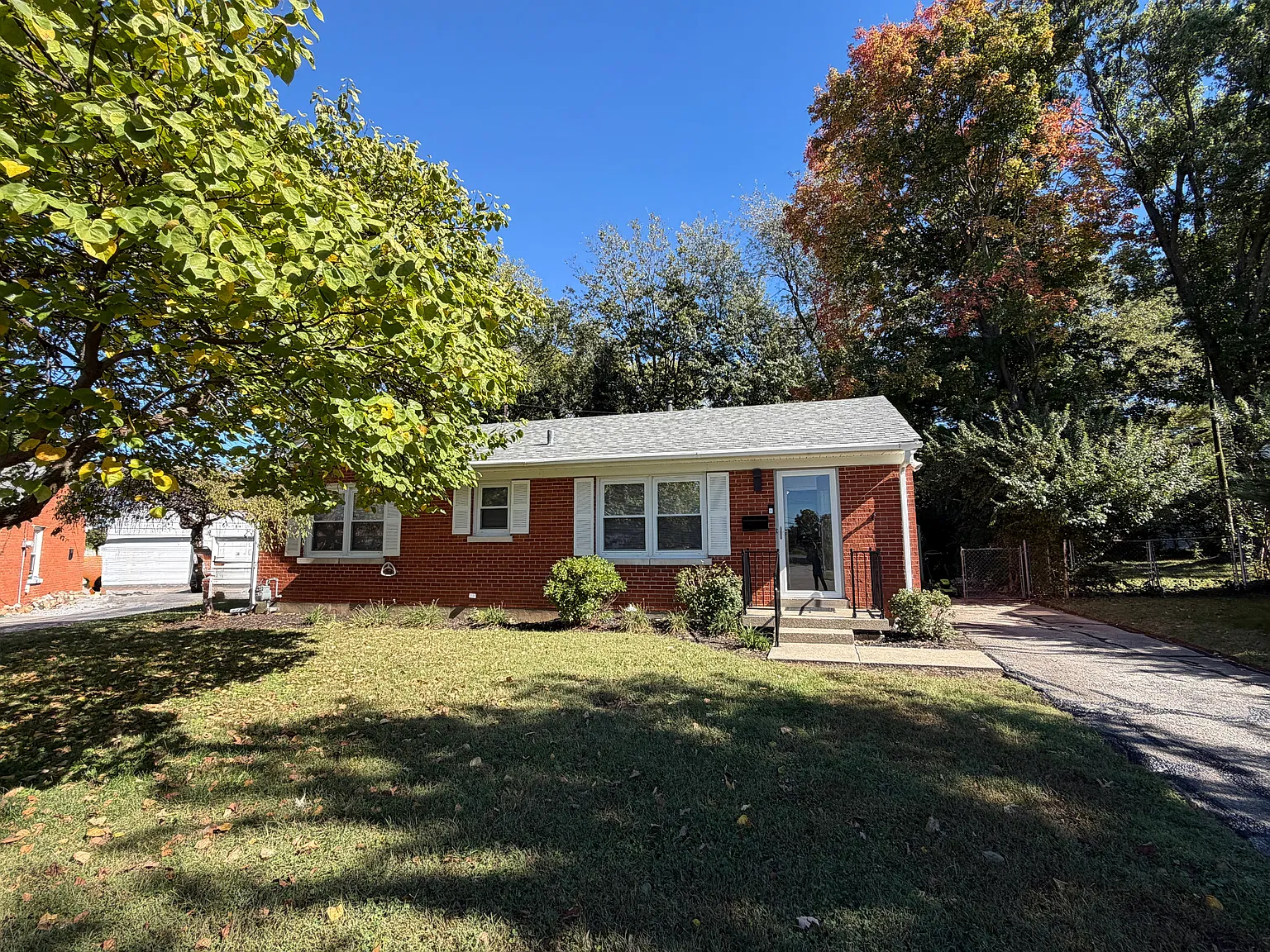 3 bed, 1000 sqft, $1,800 — Photo 2
