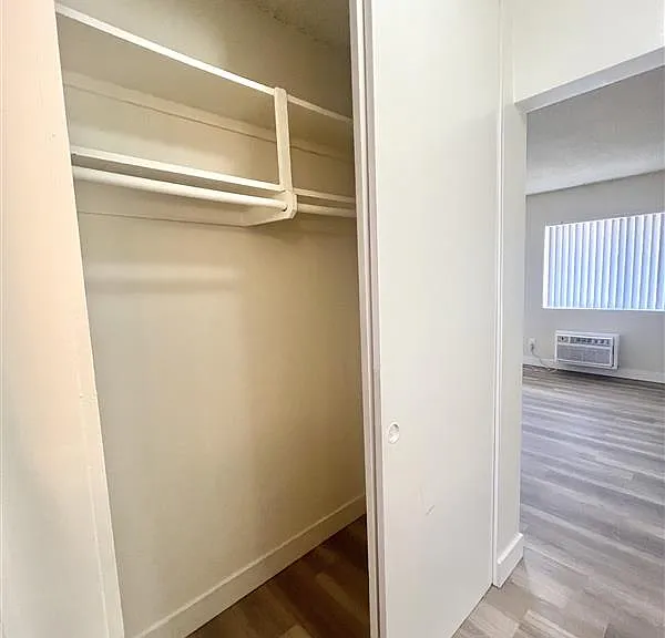 1230 W Hillandale Ave — Photo 9