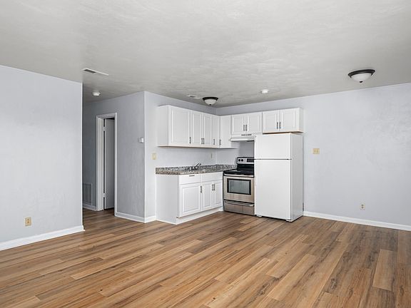 3rd image of 9549 5th Bay St APT 4