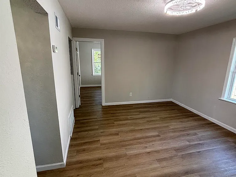 1703 N Valley Ave — Photo 61