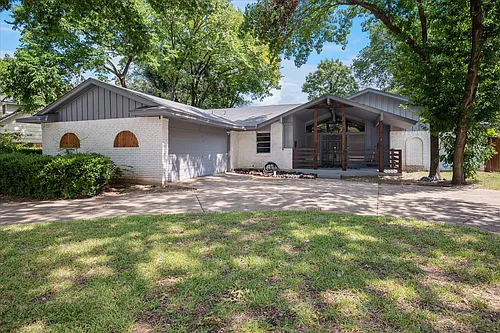 912 Glen Oaks Blvd Photo 1