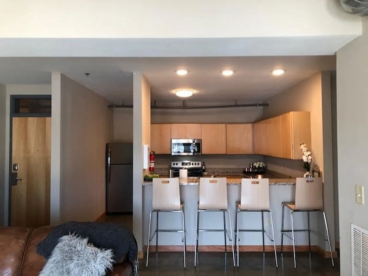 219 E 7th St — Photo 4