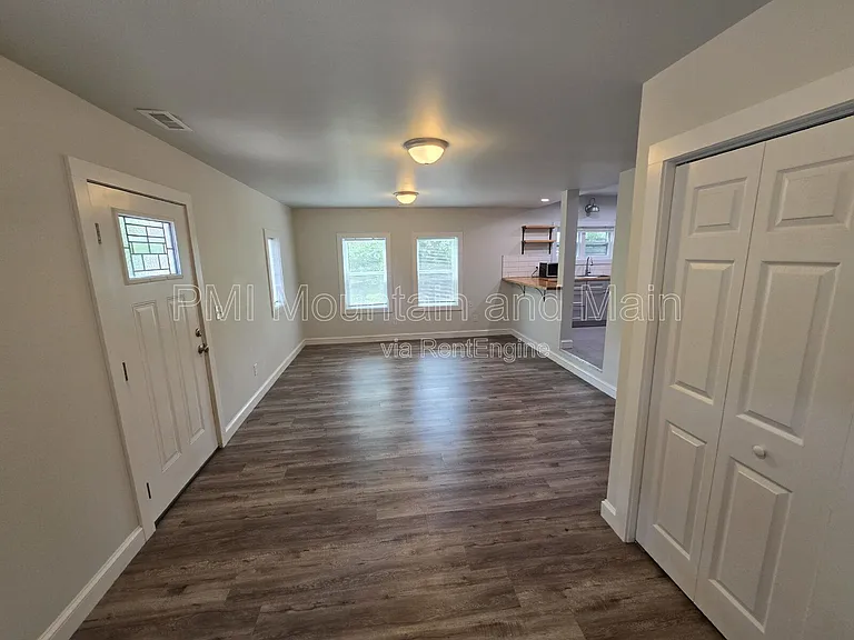 617 Brookshire St #B — Photo 8