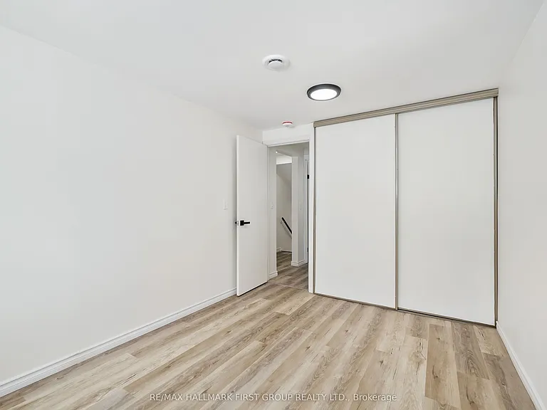 660 Mackechnie Cres #LOWER — Photo 30
