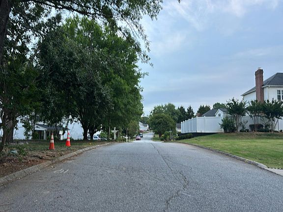 4th image of 102 Timberjack St