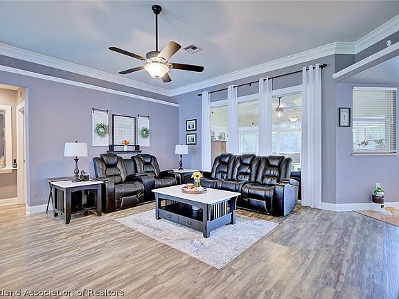 3rd image of 3600 Manor Dr