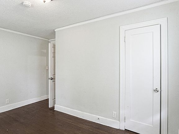 4th image of 4812 Avenue N