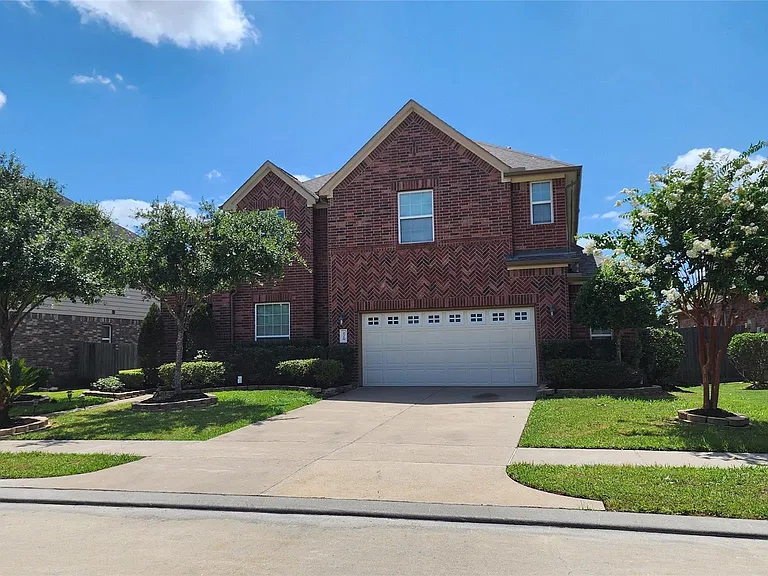2318 Nashmor Dr — Photo 2