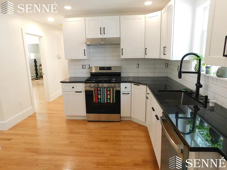 30 Corinthian Rd — Photo 2