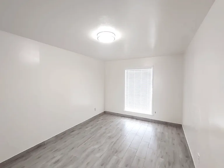 4742 Yale Apartments — Photo 14