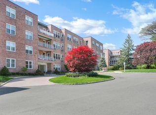 3 Putnam Hl APT 1-J, Greenwich, CT 06830