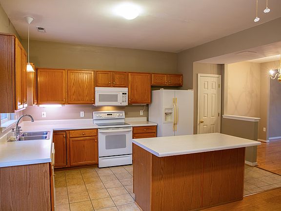 3rd image of 10713 Mountain Ash Dr