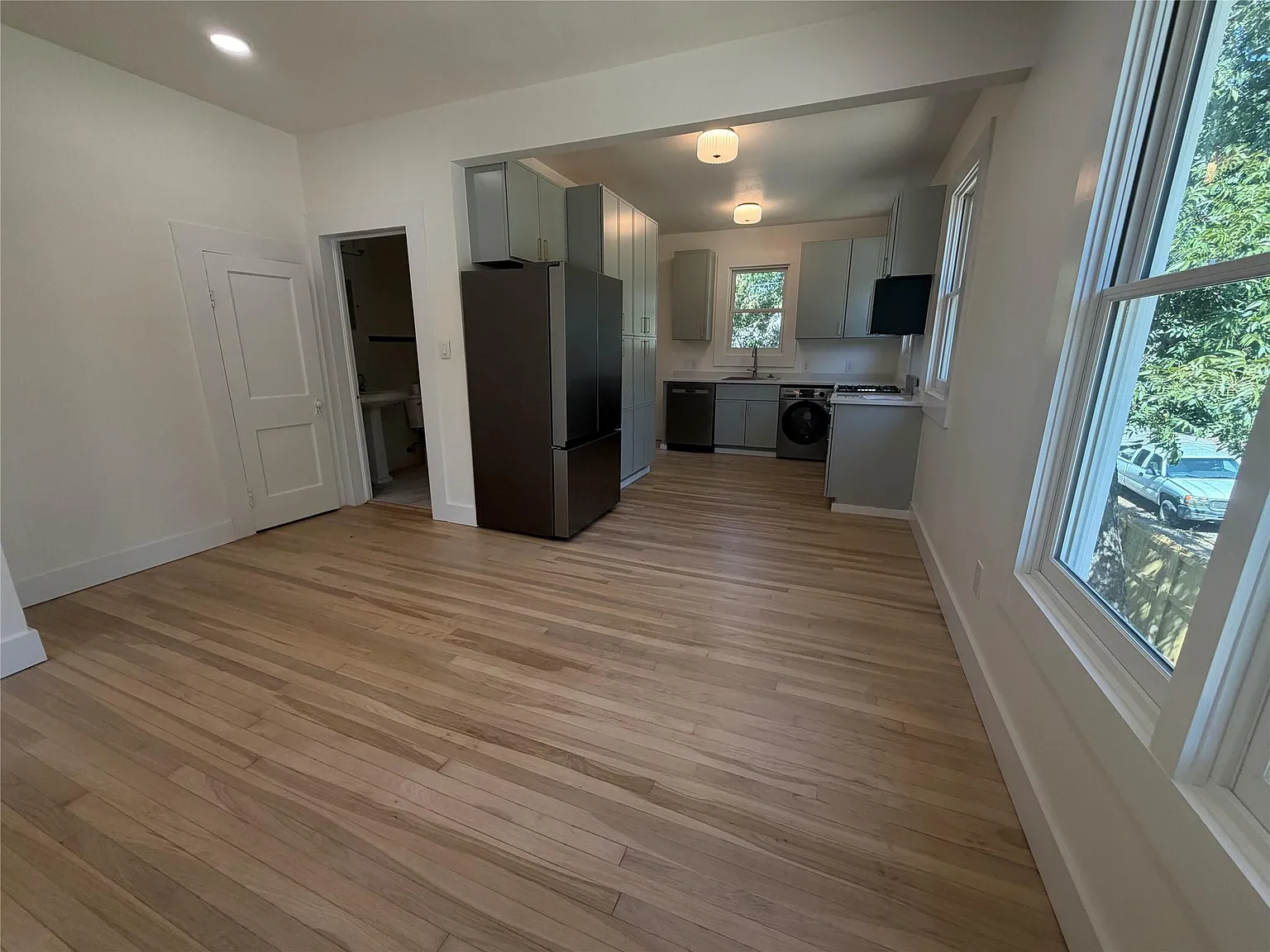1 bed, 1.0 bath, 1000 sqft, $1,995 — Photo 3
