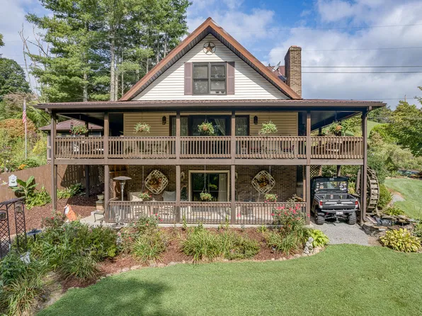 723 Circle Dr, Mountain City, TN 37683