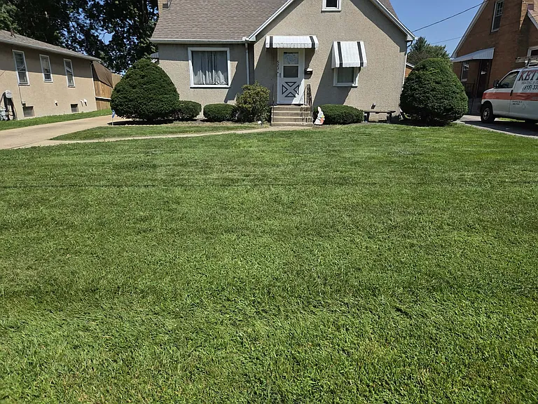 523 Garfield Ave — Photo 1