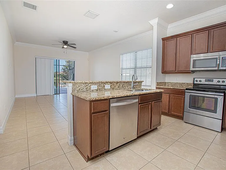 13130 Woodford St — Photo 6