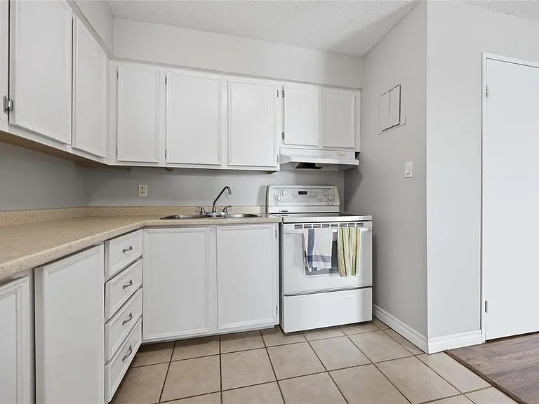 155 Front St N #1505 — Photo 11