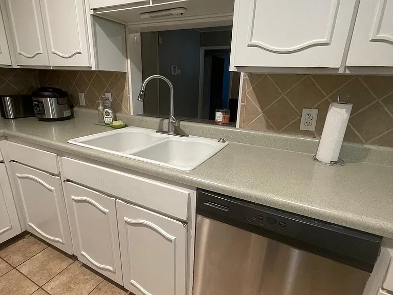 806 Monticello Ct — Photo 12
