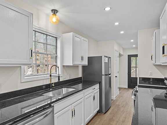 5th image of 1300 N 34th Ave