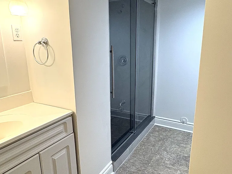 925 Kingsway Dr #BASEMENT — Photo 24