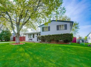18315 N Linda Ln, Gurnee, IL 60031