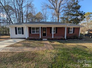 1006 Meadowbrook Dr, Lancaster, SC 29720