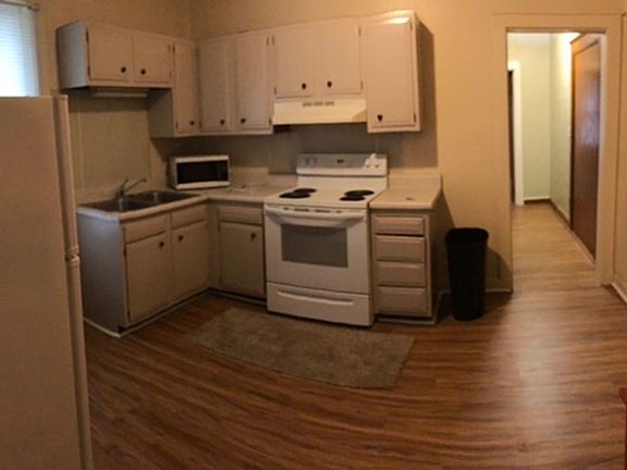 4th image of 220 W Washington St