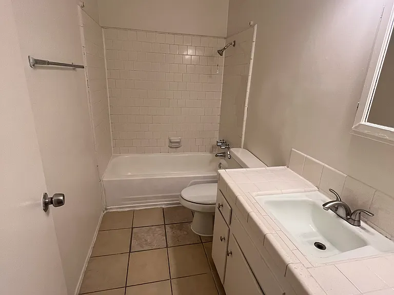 1019 L St #A — Photo 7