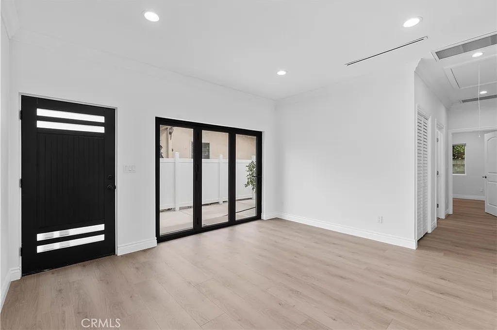 2 bed, 1000 sqft, $3,500 — Photo 3