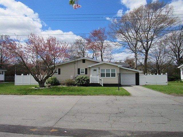 1st image of 107 Alva St