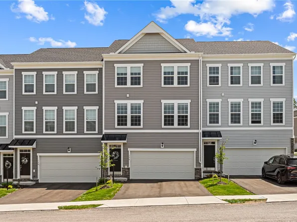 136 Sweetwater Dr, Coraopolis, PA 15108