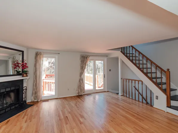 1664 Whisperhill Dr, Reston, VA 20194