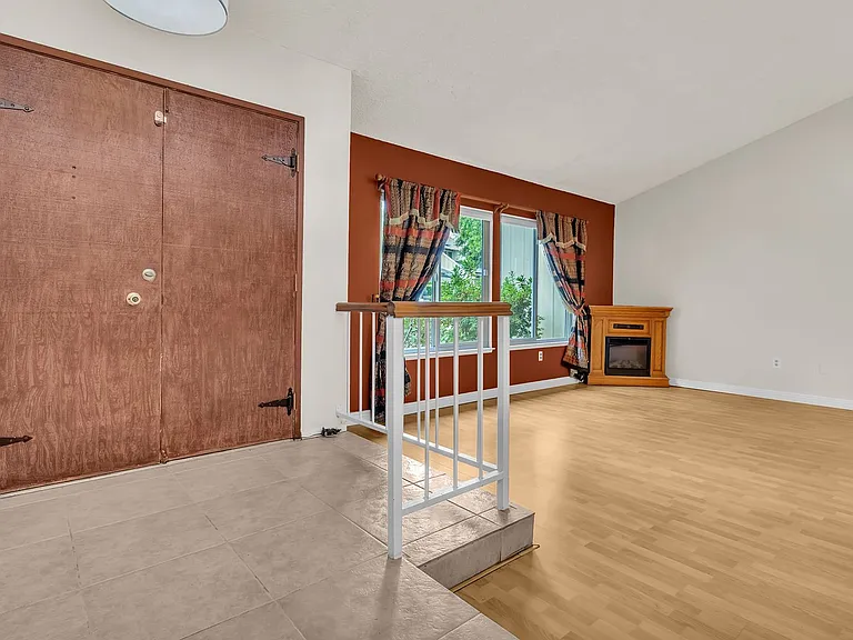 1428 Camelot Dr — Photo 9