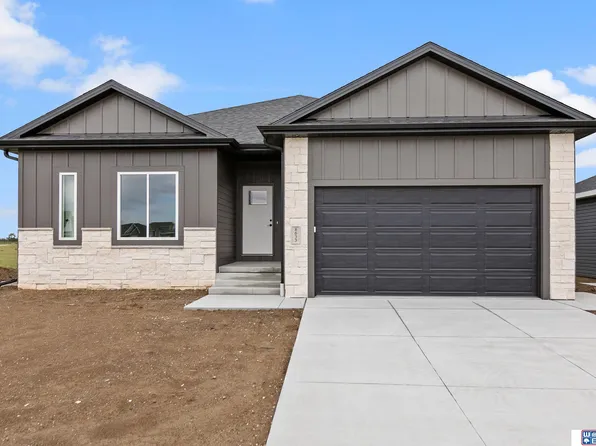 8633 Camrose Ln, Lincoln, NE 68526