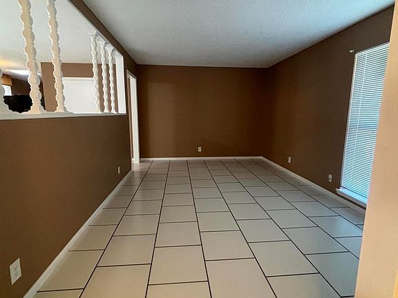 3rd image of 4804 Junction Ave