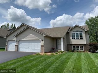 39 Robin Ln, Hudson, WI 54016