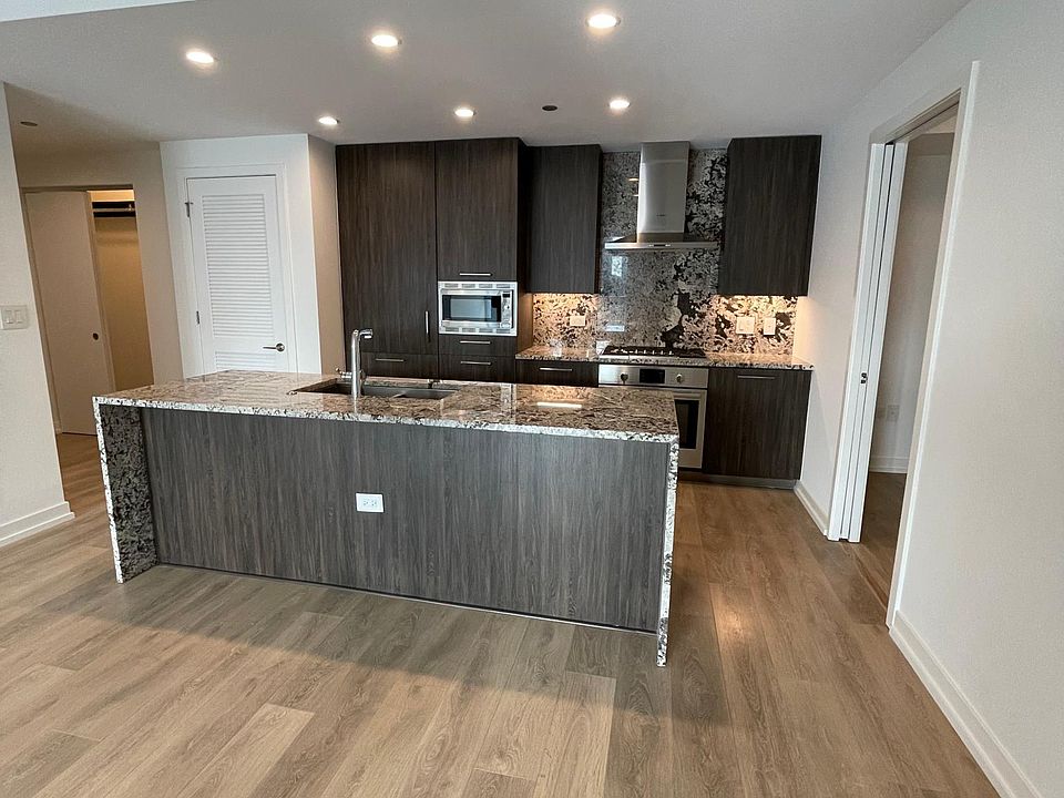 1st image of 366 W Superior St #6