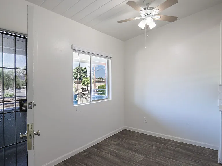 127 W Renette Ave — Photo 15