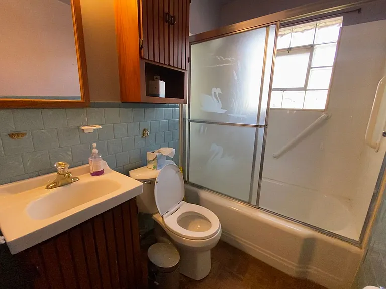 371 Adrian Dr — Photo 4