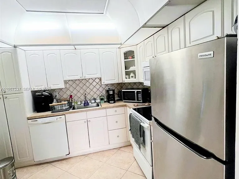 300 Bayview Dr #915 — Photo 3