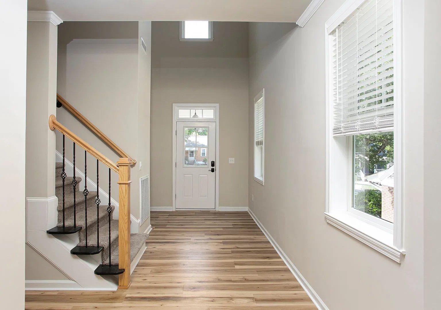 Spacious 4bd / 2.5 ba Home with fenced yard mins from Downtown Durham — Photo 2