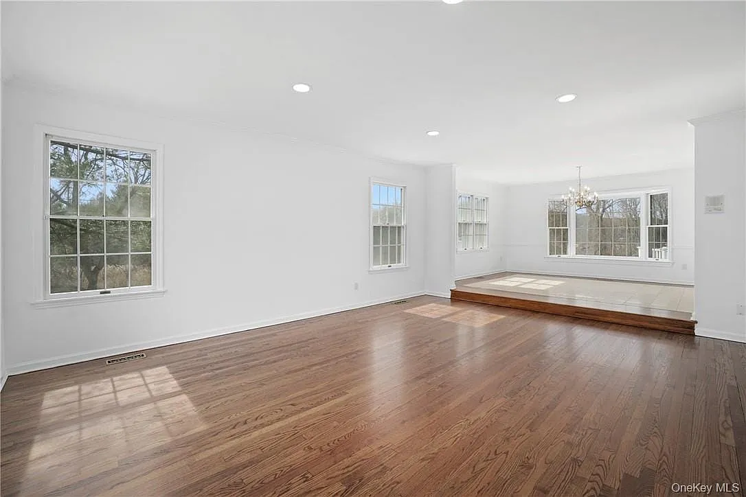 4 bed, 4.0 bath, 4158 sqft, $9,700 — Photo 4
