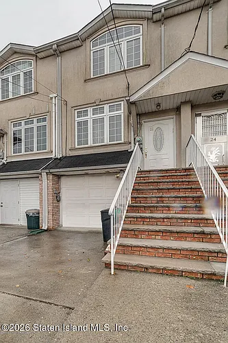 22 Quincy Ave Photo 1