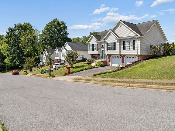 4th image of 17 Taylor Ridge Ct