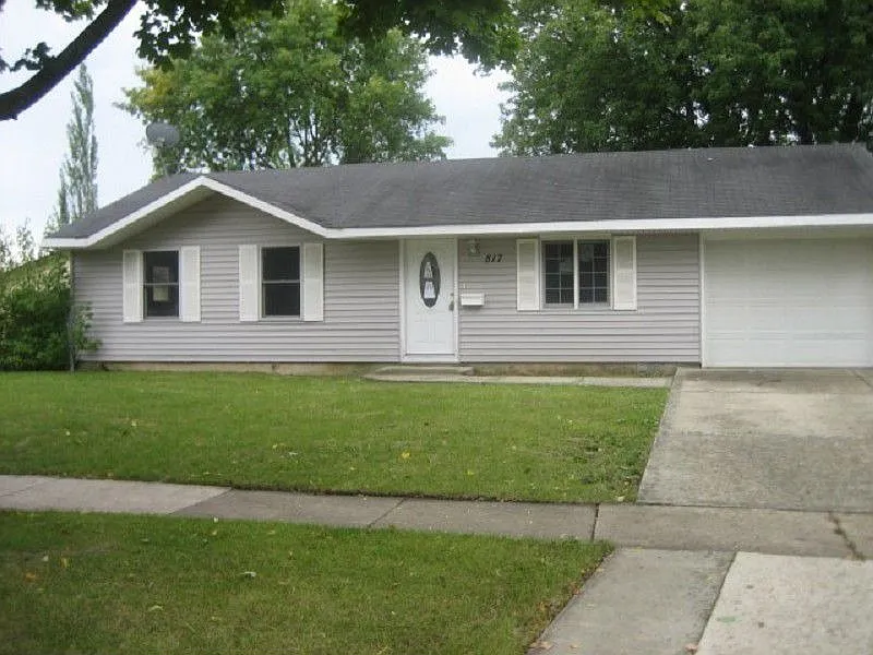 817 Sunset Cir photo 1