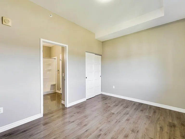 325 Lakeview Dr — Photo 15