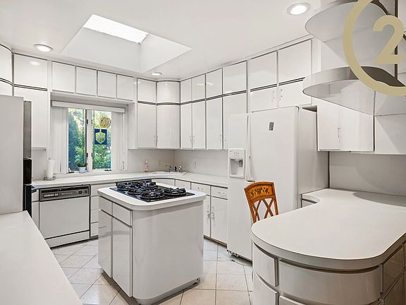 4th image of 2024 Avenue L