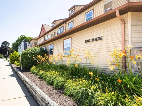 100 Main STREET #201, Pewaukee, WI 53072