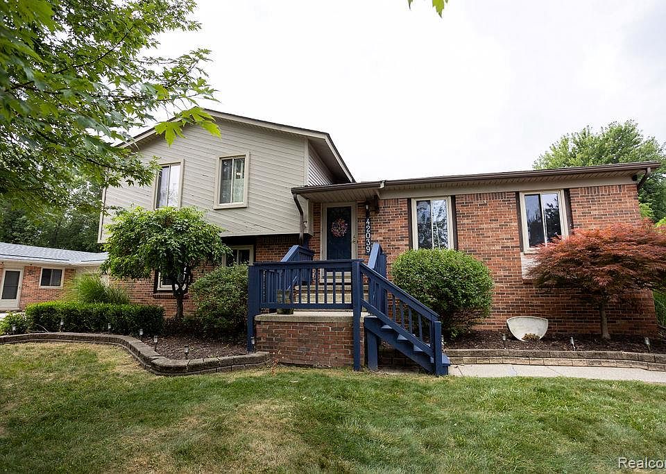 1st image of 42039 Merrimac Cir