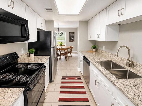 4th image of 207 Parkview Blvd Unit 207